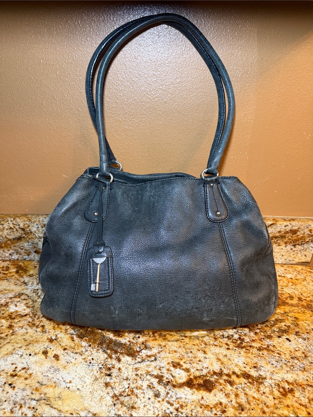 Vintage Fossil Black Pebbled Leather Shoulder Bag w/ Key Charm